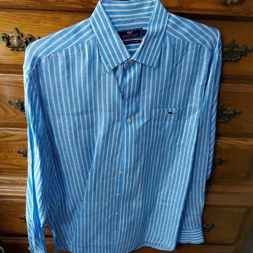 Vineyard Vines Men's Blue and White Striped Shirt